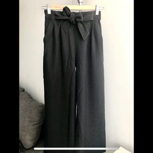 BNWOT Lululemon Noir Pants 7/8 (size 4)